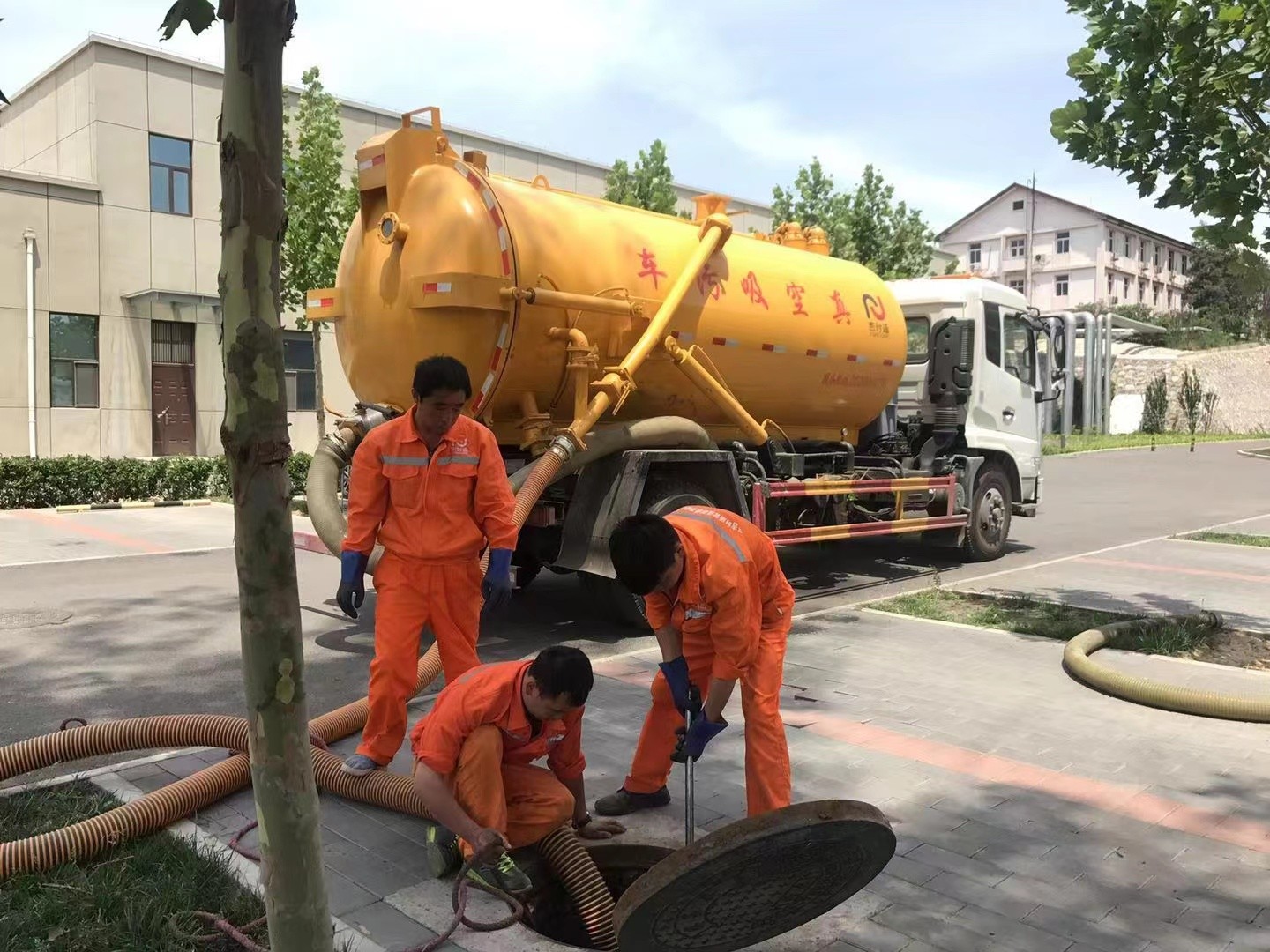 淅川化粪池清理与5-8吨吸粪车施工效率分析